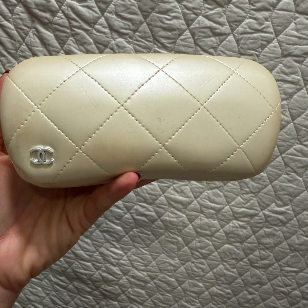 CHANEL Pearl White Quilted Sunglasses case
